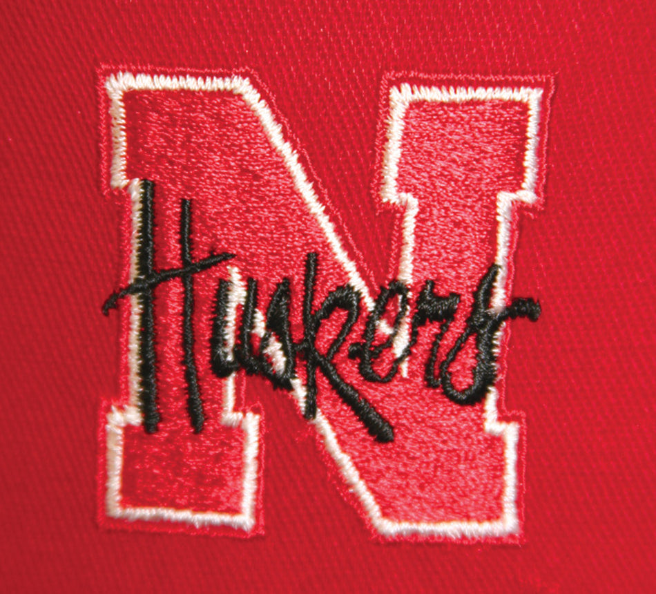 NE RED SLIP ON VISOR