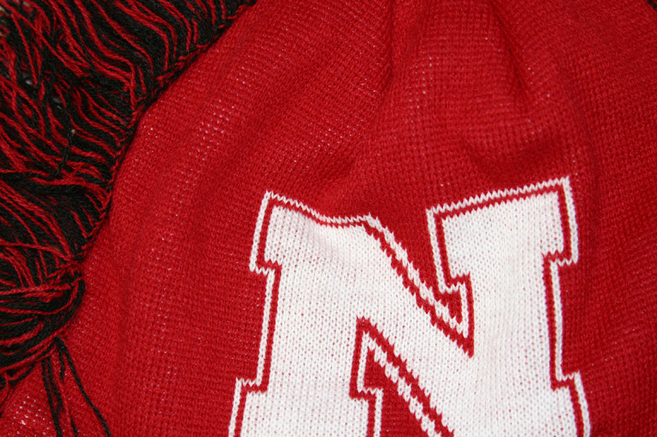 N ERA RED KNIT MOHAWK HAT