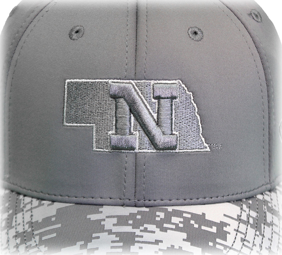 Memory Fit Skinny N Huskers Hat - Grey