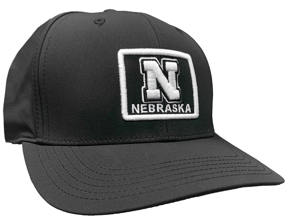 N Nebraska Back 9 Fitted Lid - Black