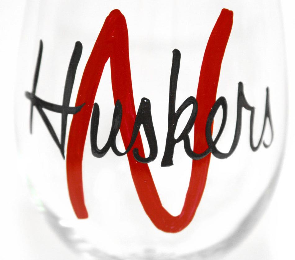 N Huskers Wine Glass