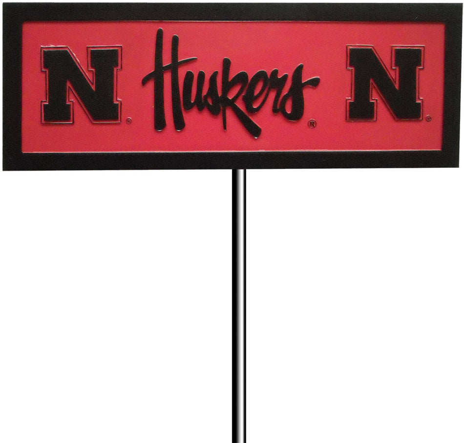 HUSKERS GARDEN SIGN